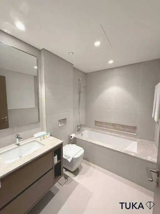 Infinity Pool - Luxury 2-Bhk - Dubai Fountain View Apartment 0*,  United Arab Emirates