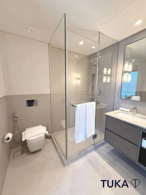 Infinity Pool - Luxury 2-Bhk - Dubai Fountain View Apartment United Arab Emirates